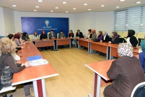 Başkan D&uuml;ndar, Ak Parti Osmangazi İl&ccedil;e Kadın Kollarını Ziyaret etti