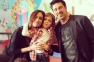 Burak Hakkı ve Sema Şimşek oğulları R&uuml;zgar i&ccedil;in bir arada...