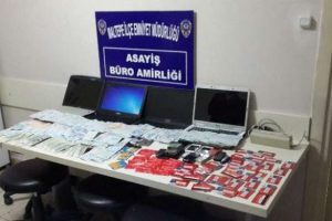 FBI'ın aradığı &ccedil;eteyi T&uuml;rk polisi yakaladı