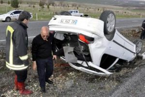Polis memuru kazada yaralandı