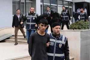Acemi hırsızlar yazarkasayı d&uuml;ş&uuml;r&uuml;nce