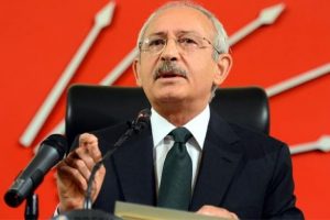 CHP'ye se&ccedil;im &ouml;ncesi aydınlardan b&uuml;y&uuml;k darbe