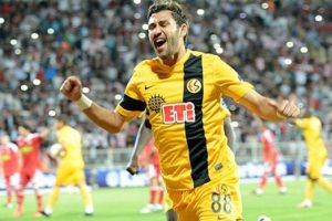 Veysel Sarı Eskişehir'de kaldı