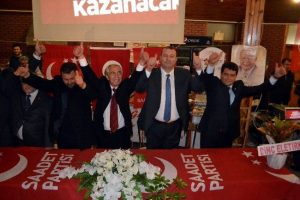 Ak Parti'den istifa etti Saadet Partisi'ne katıldı