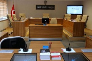 Salonu boşaltan 'paralel' soru