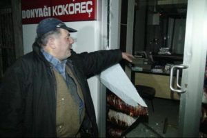 Kahraman bek&ccedil;i hırsızı yakaladı