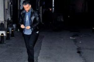 Fotoğrafının &ccedil;ekilmesinden hoşlanmadı...