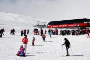 Erciyes, kayakseverlerin akınına uğradı