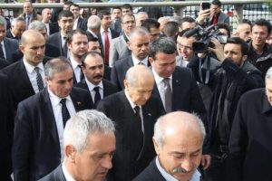 Bah&ccedil;eli'nin ziyaretinde cep&ccedil;i şoku