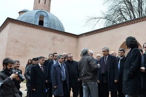 Arın&ccedil; Atik Valide Sultan K&uuml;lliyesi'ni gezdi