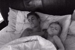 Justin Bieber evinde, g&uuml;vende ve sakin...