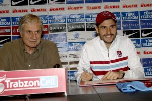 &Ouml;zer Hurmacı resmen Trabzonspor'da