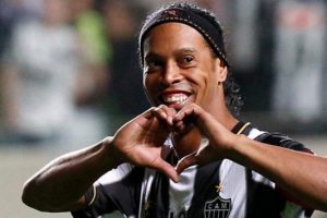 Ronaldinho s&ouml;zleşmesini feshediyor
