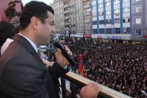 "Hakkari'de &ouml;zerklik verin..."