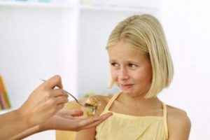 Yemek konusunda &ccedil;ocuklara ısrar etmeyin