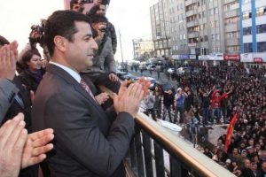 H&Uuml;DA-PAR'a &ouml;yle s&ouml;zler s&ouml;yledi ki !