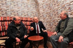 2 kez PKK suikastından kurtuldu, şimdi belediye başkanlığı i&ccedil;in ter d&ouml;k&uuml;yor