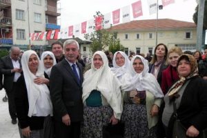 "İ&ccedil;işleri bakanı derhal istifa etmeli"