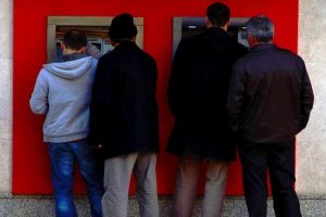 "Savcıyım" diyerek 8 bin TL dolandırdı