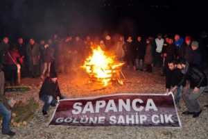 &Ccedil;evrecilerden Sapanca G&ouml;l&uuml; i&ccedil;in protesto