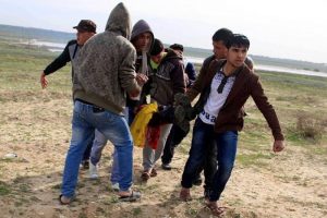 İsrail askerleri Filistinlilere ateş a&ccedil;tı