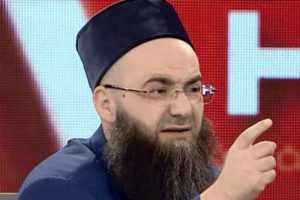 'İnsanların evlerine kamera koyup...'
