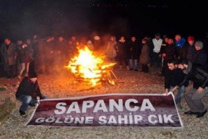 &Ccedil;evrecilerden Sapanca G&ouml;l&uuml; protestosu