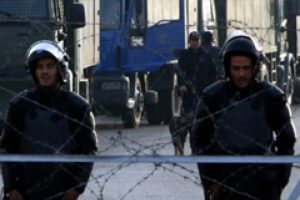 Mursi'nin savunma heyetine saldırı!