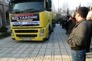 İHH Suriye'ye 72. TIR'ı g&ouml;nderdi