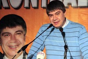 AK Parti se&ccedil;im otob&uuml;s&uuml;ne saldırı