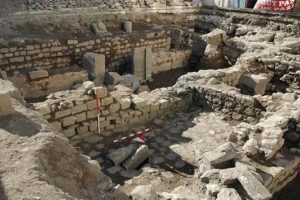 1600 yıllık klise kalıntılarının &uuml;zerine t&uuml;rbe ve mescit
