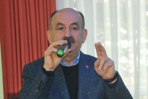 M&uuml;ezzinoğlu'ndan okyanus &ouml;tesine g&ouml;nderme