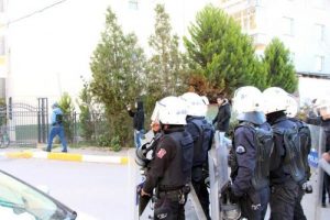 AK Partililerle bir grup arasında 'yolsuzluk' kavgası