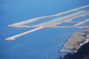 Deniz &uuml;zerine kurulan havalimanı daha ucuza mal oldu
