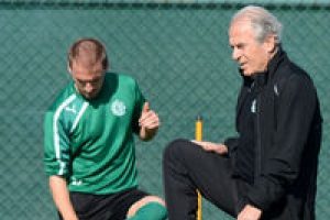 Mustafa Denizli T&uuml;rkiye'ye g&ouml;nderildi