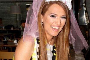 Demet Akalın'ın Instagram fotoğrafı mahkemelik etti...