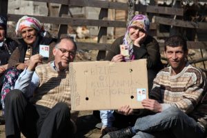 Bursa'da bu k&ouml;ydeki muhtarlık yarışı film gibi
