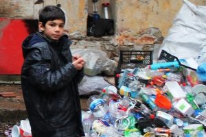 Kalem tutan eller &ccedil;&ouml;p topluyor - &Ouml;ZEL HABER