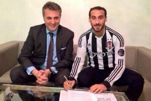 Cenk Tosun resmen Beşiktaş'ta!