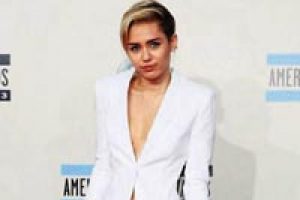 Miley'den T&uuml;rk fotoğraf&ccedil;ıya &ccedil;ok &ouml;zel pozlar...