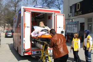 Fil hastası kadın obez ambulansıyla taşındı