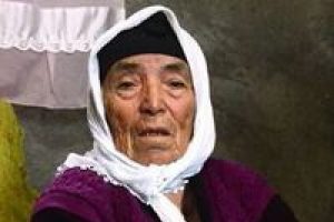 100 yaşındaki Zaide nine kimliğini alacak