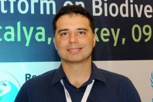 Yavru ayı ininden &ccedil;ıkamaz olay soruşturulsun
