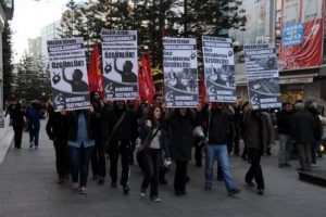 Gezi tutuklularına &ouml;zg&uuml;rl&uuml;k y&uuml;r&uuml;y&uuml;ş&uuml;