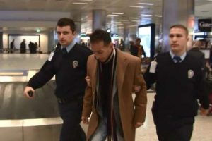 Havalimanından &ccedil;ıkamadan yakalandı
