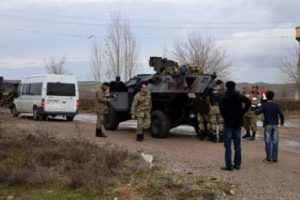 Diyarbakır'da DEDAŞ ekiplerine saldırı