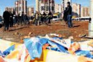 Bayrak ve flama asma kavgasında bir kişi yaralandı