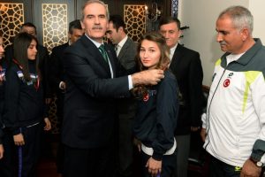 Krosun krali&ccedil;elerine Başkan Altepe`den &ouml;d&uuml;l