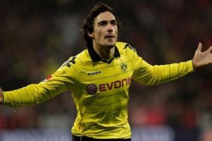 Hummels 2 hafta yok!
