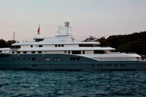 Arap şeyhinin l&uuml;ks yatı Marmaris'e demirledi